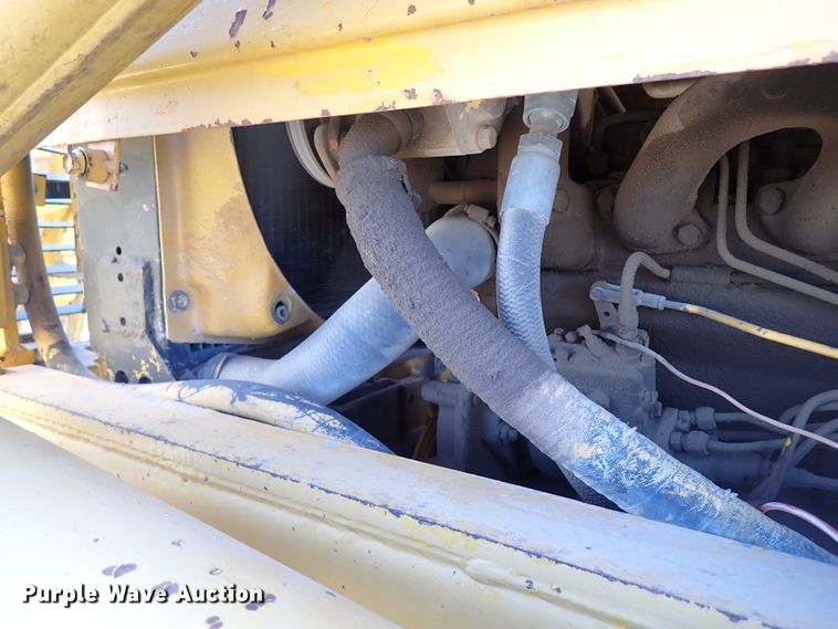 image for item IS9466 1989 John Deere 710C  backhoe