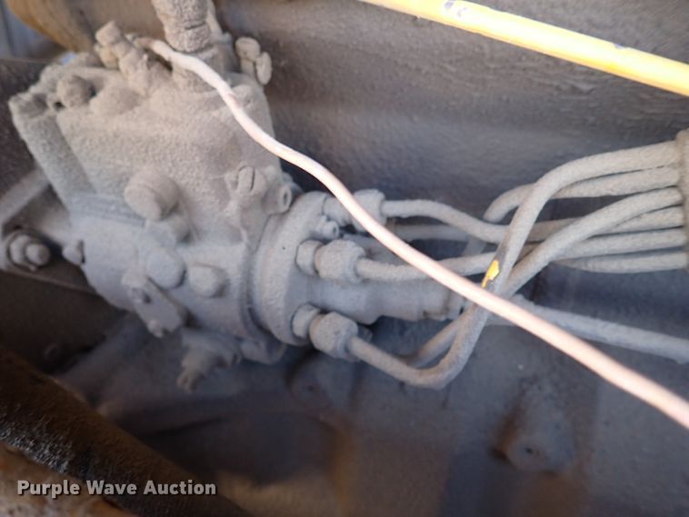 image for item IS9466 1989 John Deere 710C  backhoe