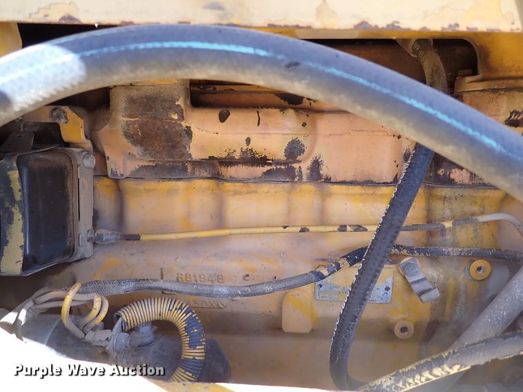 image for item IS9466 1989 John Deere 710C  backhoe