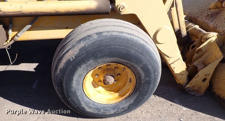 image for item IS9466 1989 John Deere 710C  backhoe