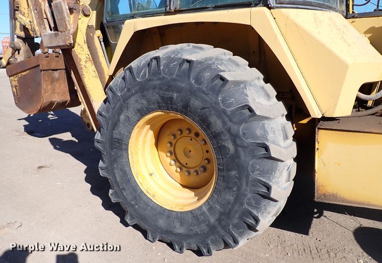 image for item IS9466 1989 John Deere 710C  backhoe