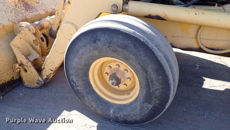 image for item IS9466 1989 John Deere 710C  backhoe