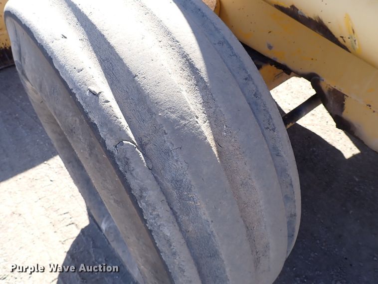 image for item IS9466 1989 John Deere 710C  backhoe