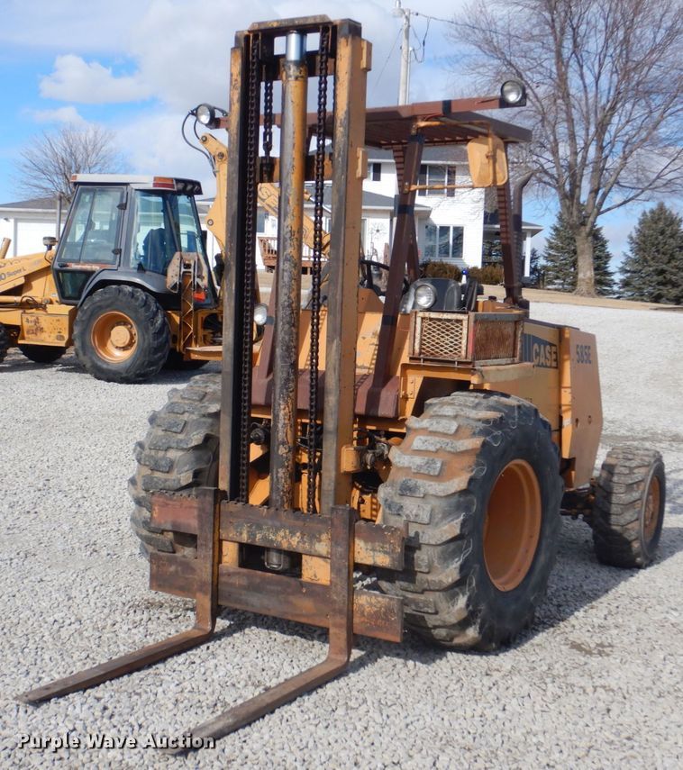 image for item IU9821 Case 585E  forklift