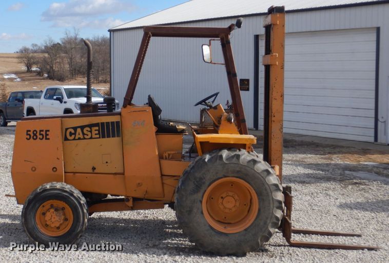 image for item IU9821 Case 585E  forklift