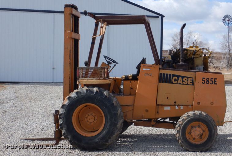 image for item IU9821 Case 585E  forklift