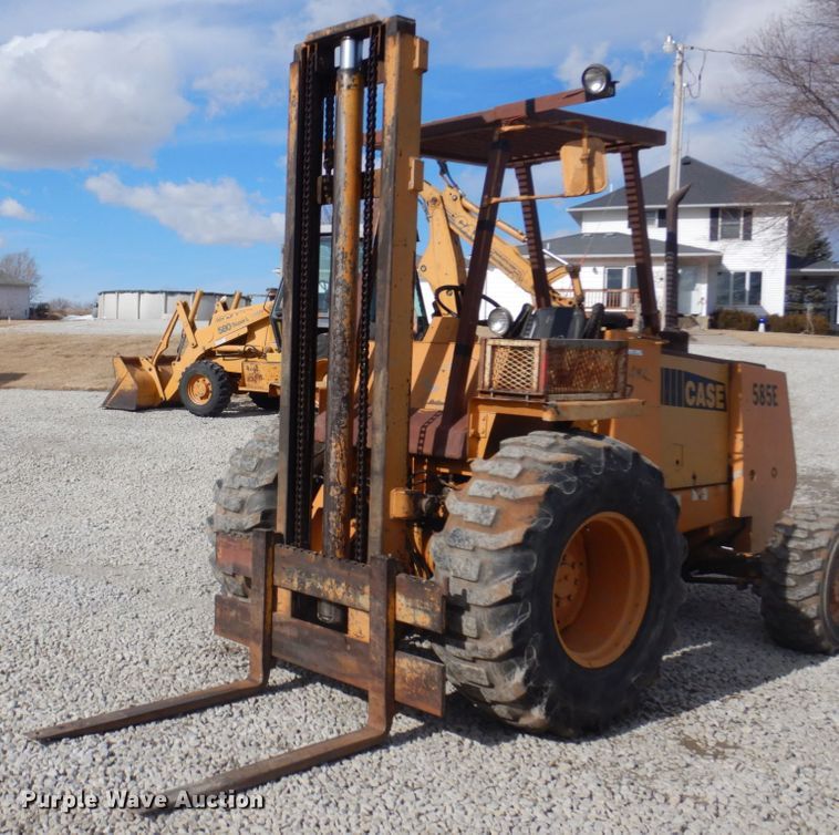 image for item IU9821 Case 585E  forklift