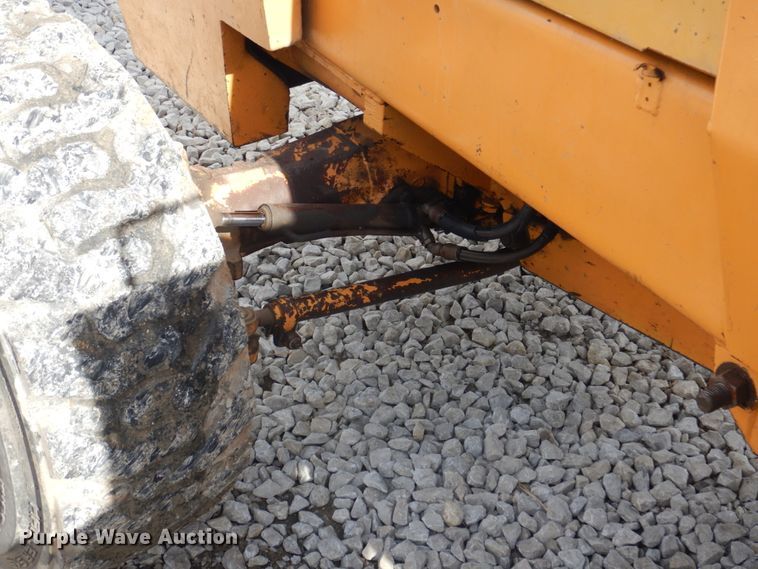 image for item IU9821 Case 585E  forklift