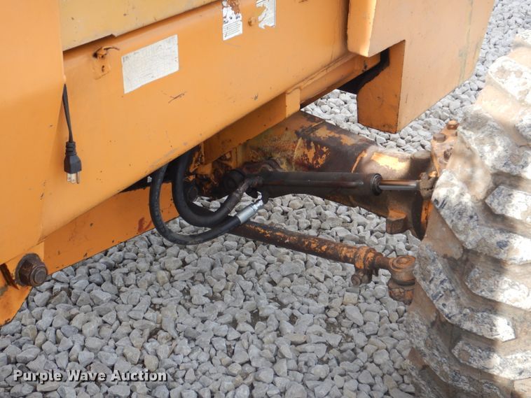 image for item IU9821 Case 585E  forklift