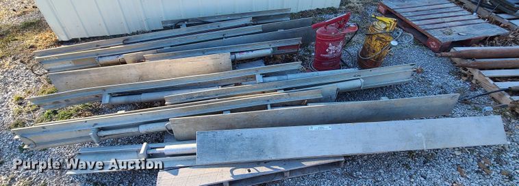 image for item JG9259 (2) hydraulic shoring sets