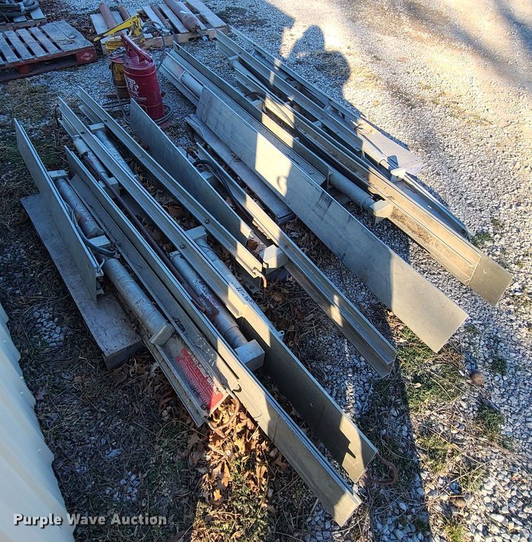 image for item JG9259 (2) hydraulic shoring sets