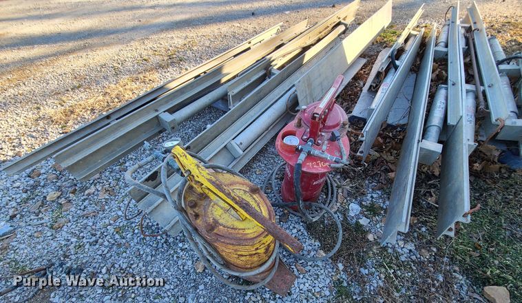 image for item JG9259 (2) hydraulic shoring sets