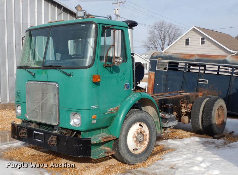 image for item JK9795 1994 White GMC Xpeditor WX  truck cab and chassis
