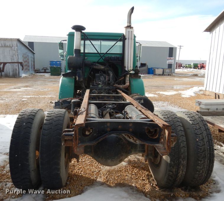 image for item JK9795 1994 White GMC Xpeditor WX  truck cab and chassis