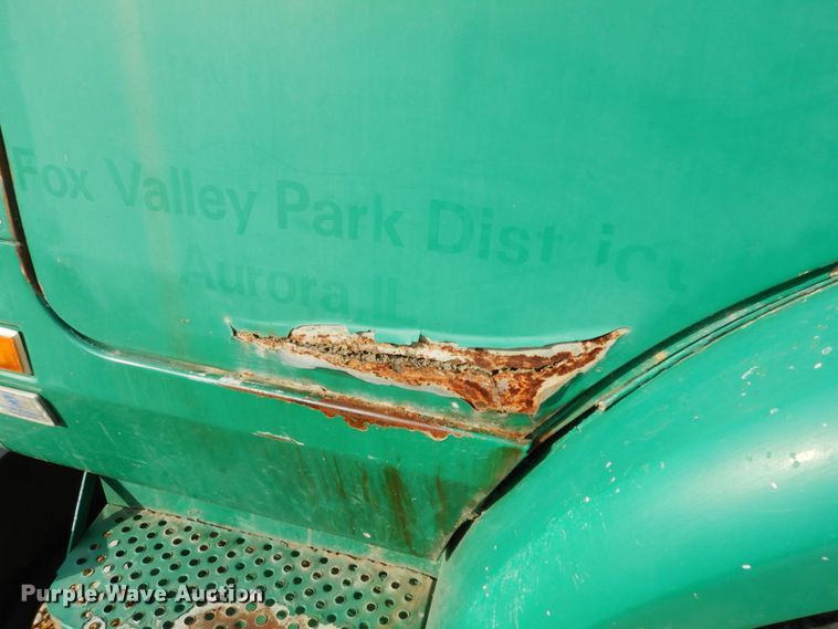 image for item JK9795 1994 White GMC Xpeditor WX  truck cab and chassis