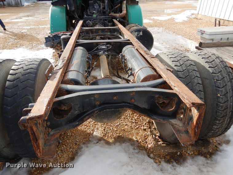 image for item JK9795 1994 White GMC Xpeditor WX  truck cab and chassis