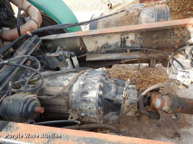 image for item JK9795 1994 White GMC Xpeditor WX  truck cab and chassis