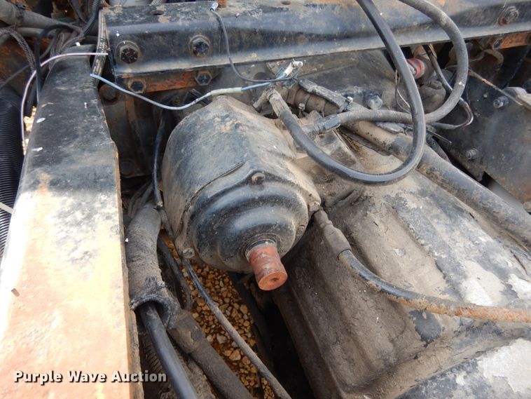 image for item JK9795 1994 White GMC Xpeditor WX  truck cab and chassis