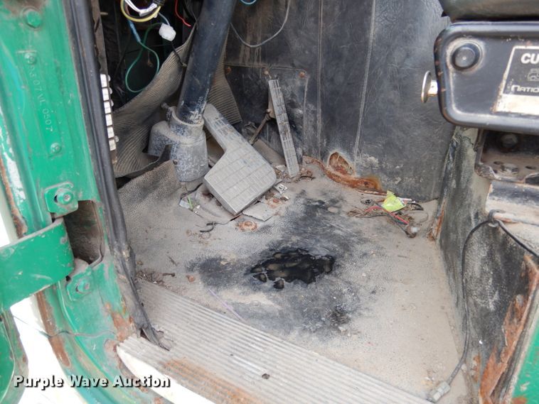 image for item JK9795 1994 White GMC Xpeditor WX  truck cab and chassis