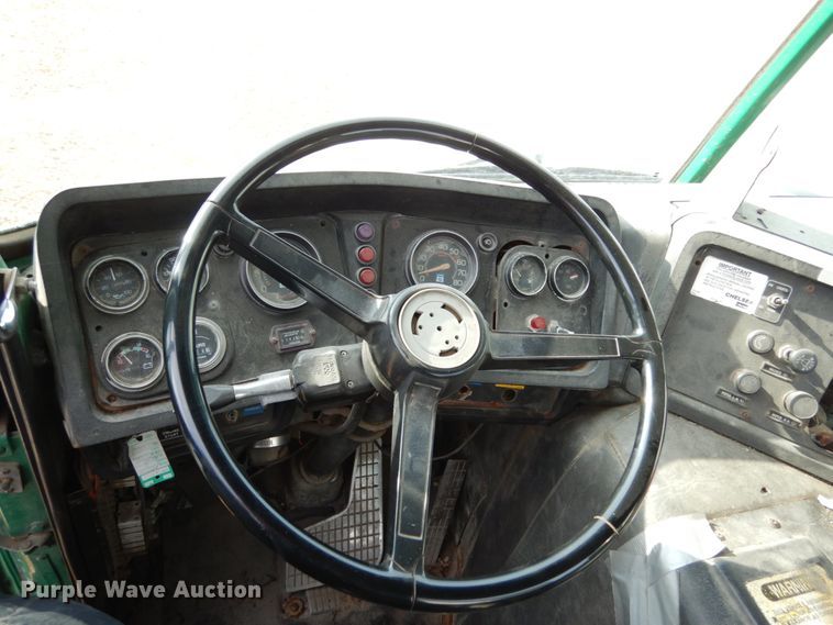 image for item JK9795 1994 White GMC Xpeditor WX  truck cab and chassis