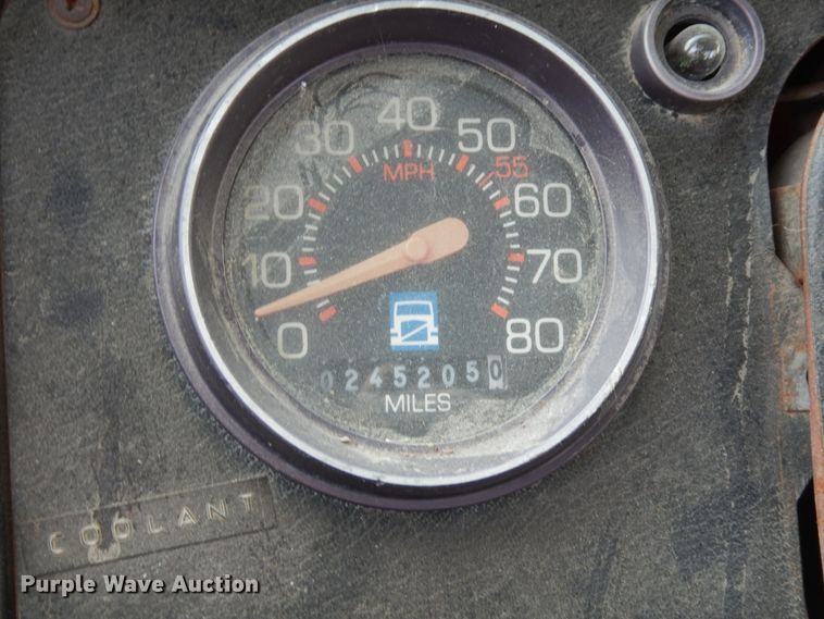 image for item JK9795 1994 White GMC Xpeditor WX  truck cab and chassis