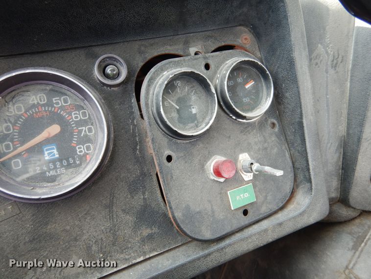 image for item JK9795 1994 White GMC Xpeditor WX  truck cab and chassis