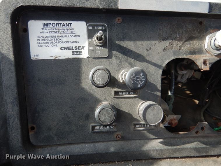 image for item JK9795 1994 White GMC Xpeditor WX  truck cab and chassis