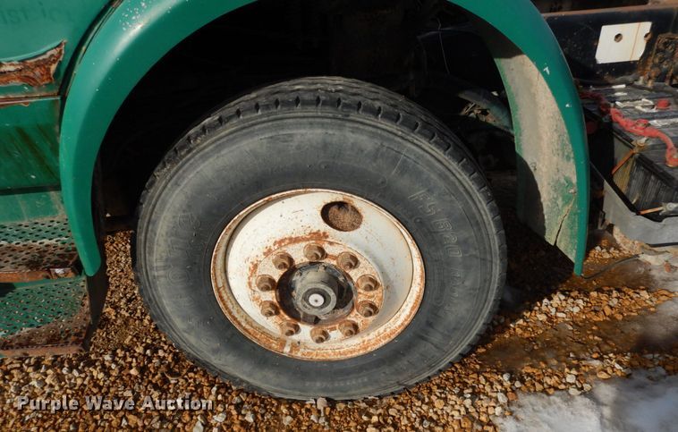 image for item JK9795 1994 White GMC Xpeditor WX  truck cab and chassis