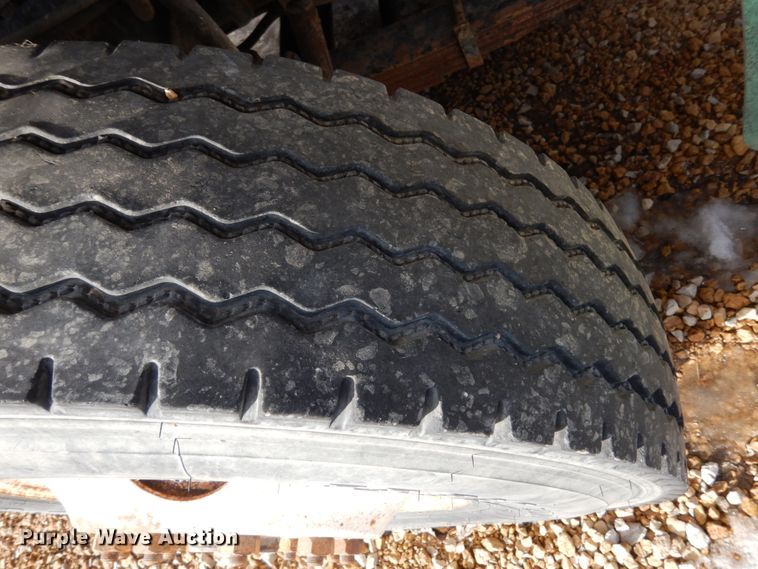 image for item JK9795 1994 White GMC Xpeditor WX  truck cab and chassis