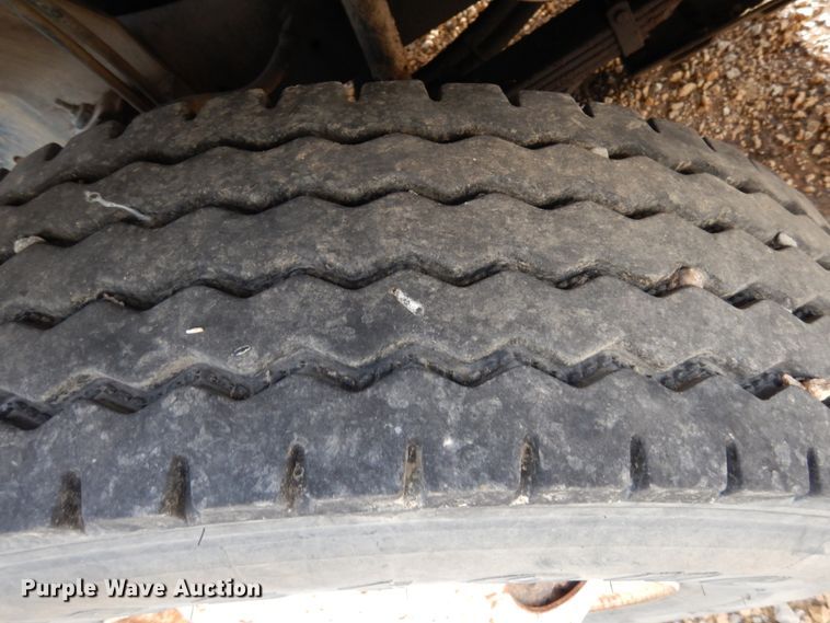 image for item JK9795 1994 White GMC Xpeditor WX  truck cab and chassis