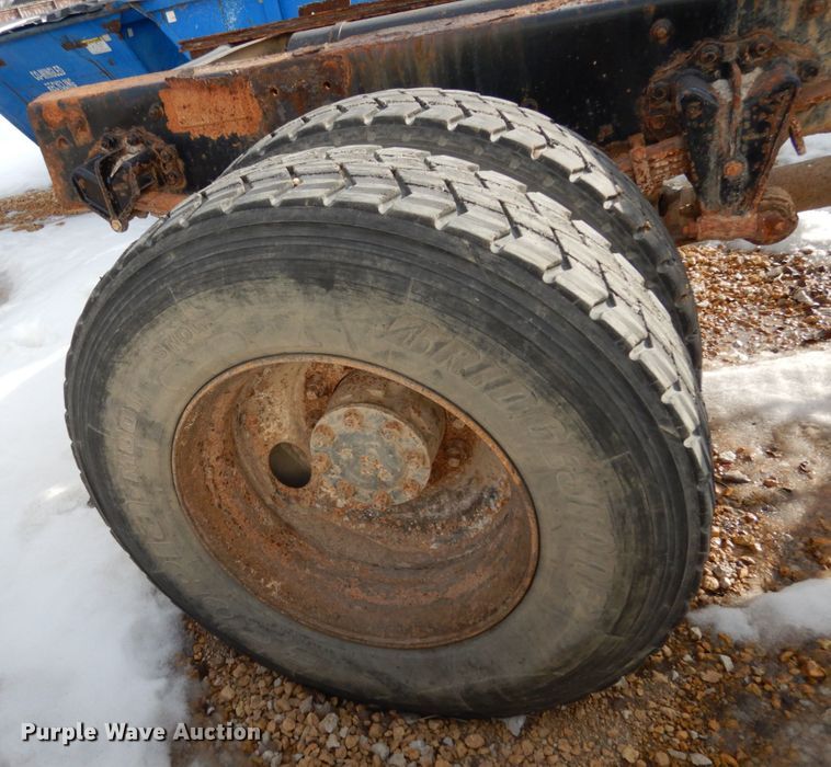 image for item JK9795 1994 White GMC Xpeditor WX  truck cab and chassis