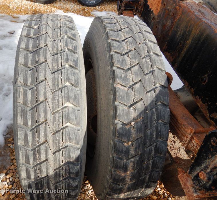 image for item JK9795 1994 White GMC Xpeditor WX  truck cab and chassis