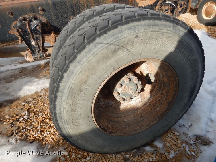 image for item JK9795 1994 White GMC Xpeditor WX  truck cab and chassis