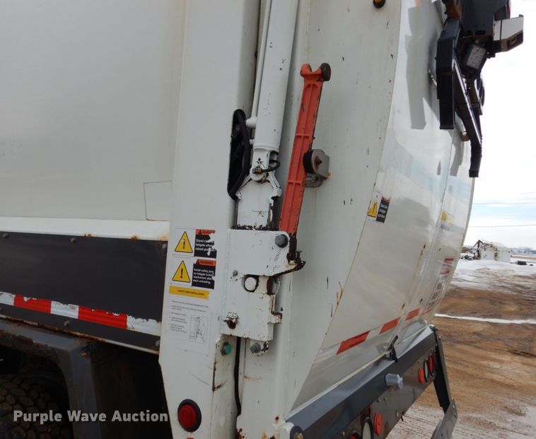 image for item JK9796 2009 International 7400  refuse truck