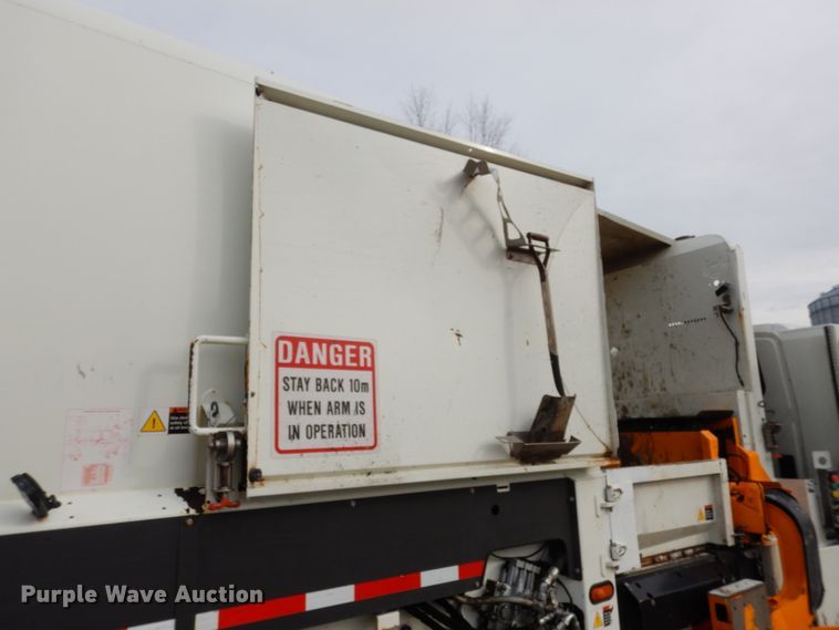 image for item JK9796 2009 International 7400  refuse truck