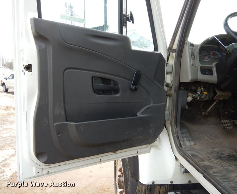 image for item JK9796 2009 International 7400  refuse truck