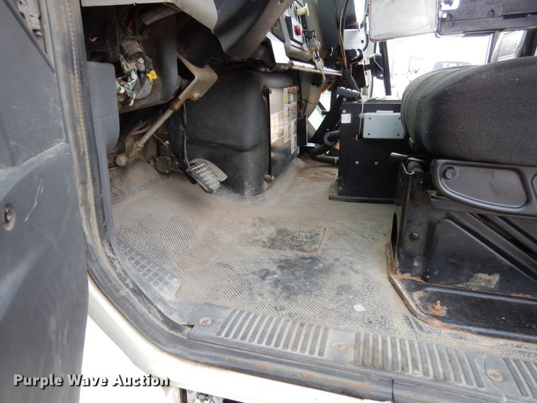 image for item JK9796 2009 International 7400  refuse truck