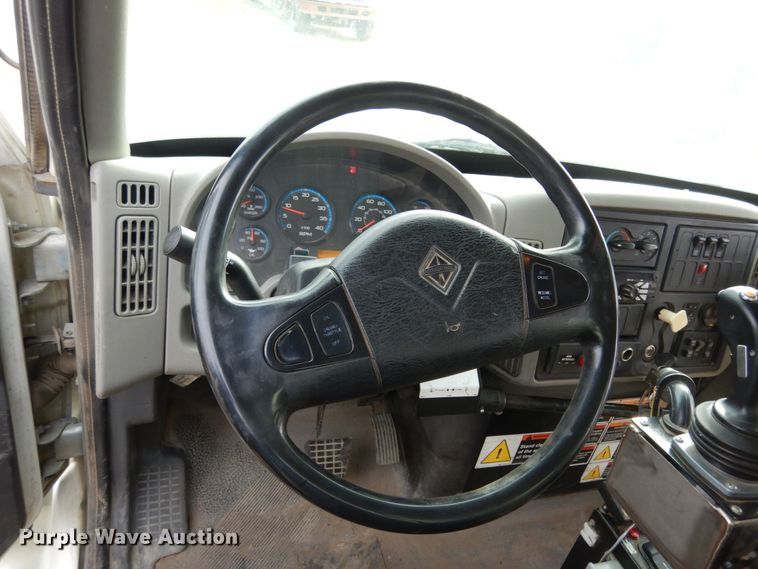 image for item JK9796 2009 International 7400  refuse truck