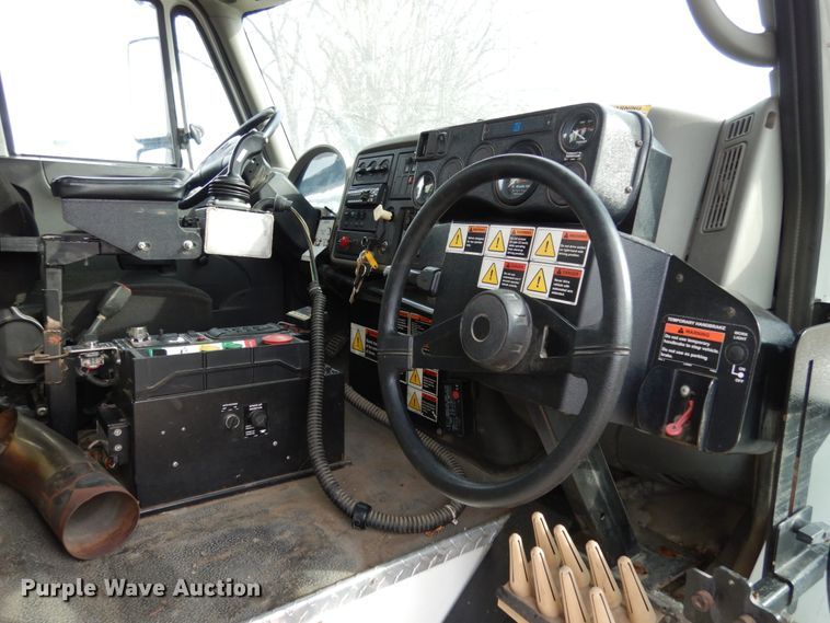 image for item JK9796 2009 International 7400  refuse truck