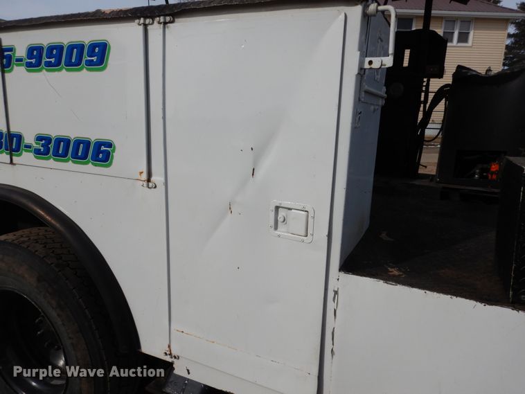 image for item JK9799 1995 Ford F800  forestry bucket truck