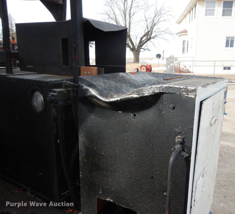 image for item JK9799 1995 Ford F800  forestry bucket truck