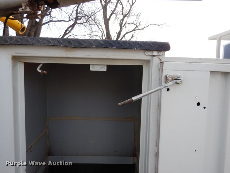 image for item JK9799 1995 Ford F800  forestry bucket truck