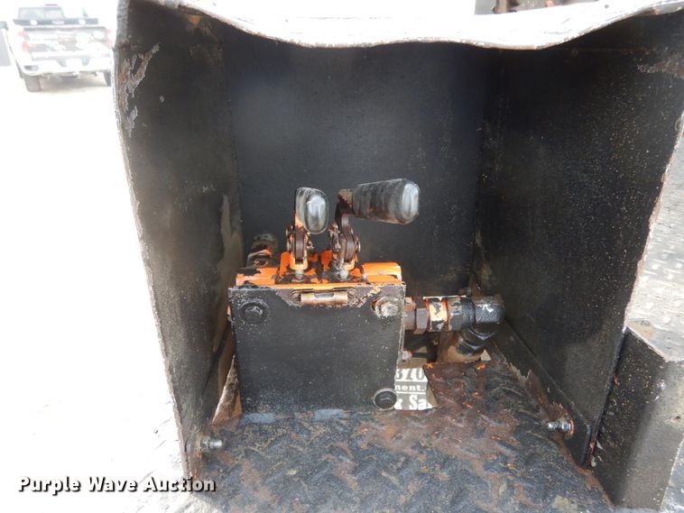 image for item JK9799 1995 Ford F800  forestry bucket truck