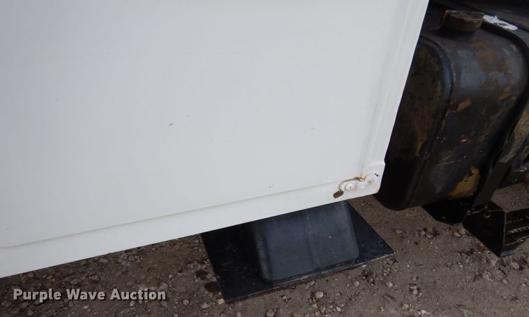 image for item JK9799 1995 Ford F800  forestry bucket truck