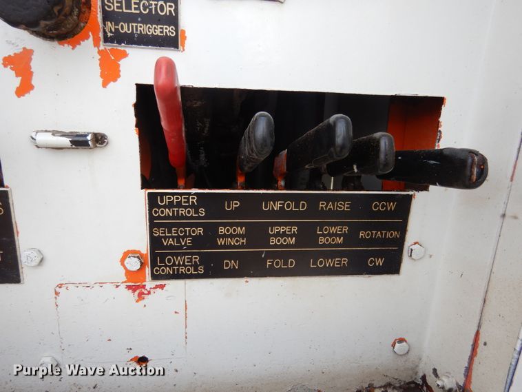 image for item JK9799 1995 Ford F800  forestry bucket truck