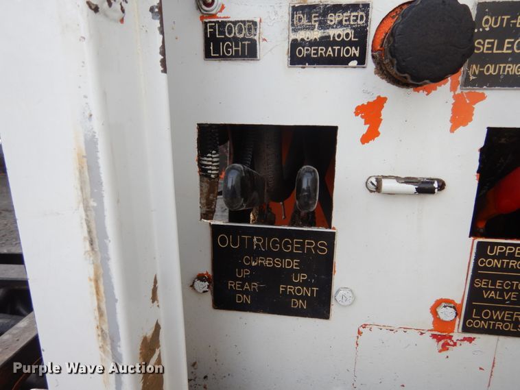 image for item JK9799 1995 Ford F800  forestry bucket truck