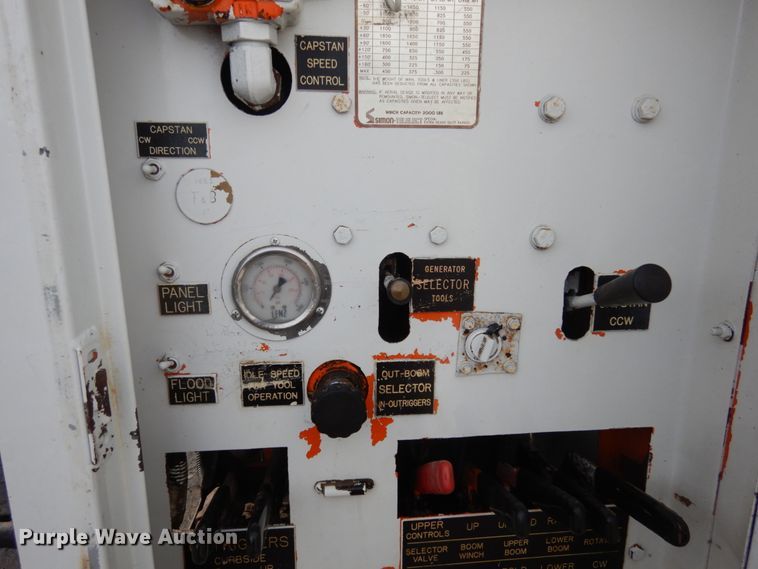 image for item JK9799 1995 Ford F800  forestry bucket truck