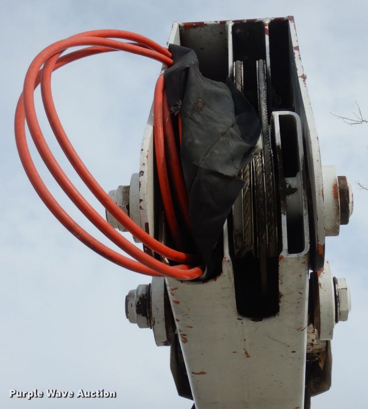 image for item JK9799 1995 Ford F800  forestry bucket truck