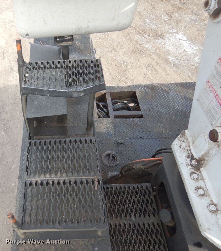 image for item JK9799 1995 Ford F800  forestry bucket truck