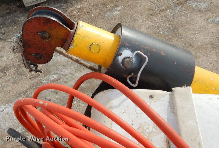 image for item JK9799 1995 Ford F800  forestry bucket truck